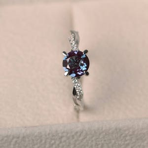 Infinity alexandrite ring, twist promise ring, June birthstone, round cut, color changing ring image 3