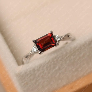 Granatring, Januar Geburtssteinring, Weißgold, Jahrestagsring für Frauen