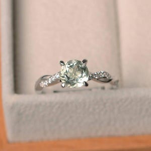 Ring groene amethist, rond geslepen, sterlingzilver, gedraaide verlovingsring voor dames