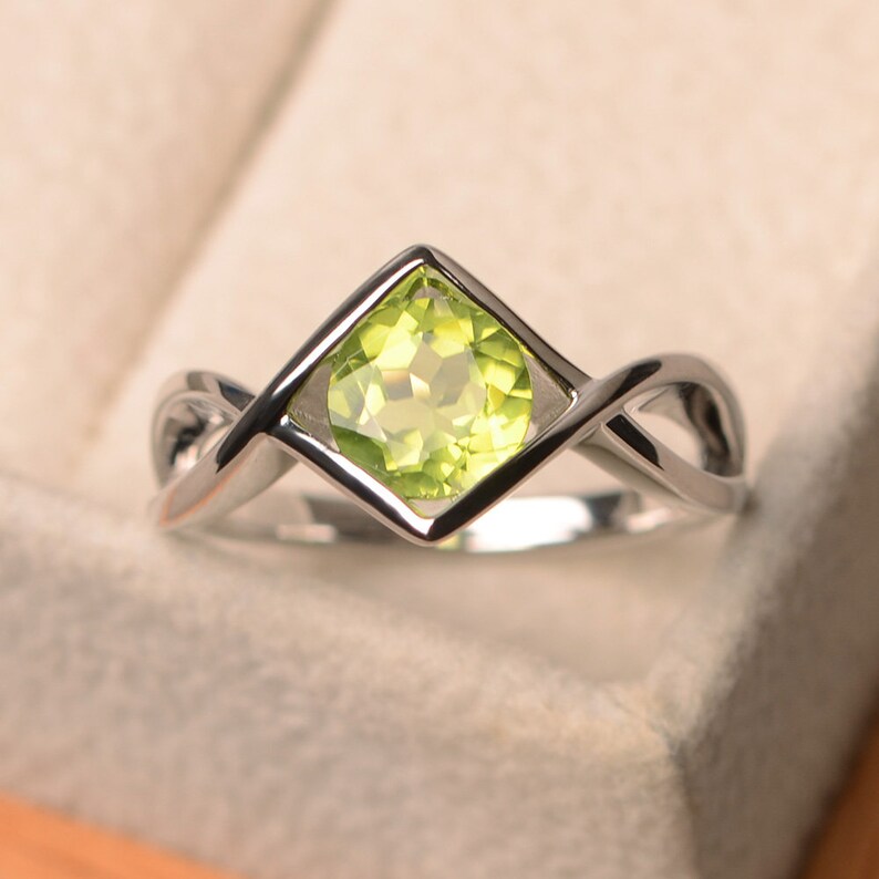 Proposal rings August birthstone solid silver rings round cut green gemstone natural peridot rings