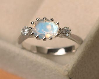 ムーンストーンリング、スリーストーンリング、オーバルカット、女性用