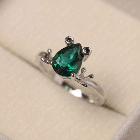Emerald frog ring deals