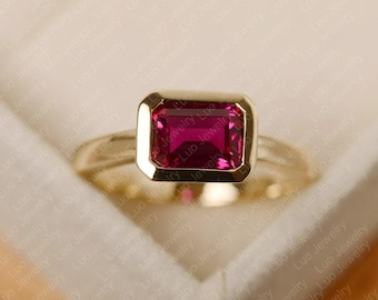 Labradorit Rubin Ring, Smaragdschliff, Juli Geburtsstein, Solitärring, Gelbgold, Verlobungsring für Frauen