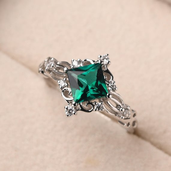 Princess cut 6 mm vintage style emerald ring,sterling silver filigree ring,kite set anniversary ring