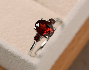 Garnet ring, three stone ring, sterling silver, January birthstone ring,vintage ring