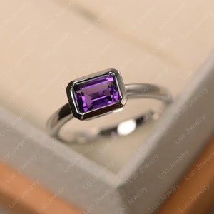 Anillo de amatista, talla esmeralda, piedra preciosa violeta, plata de ley, anillo de compromiso solitario, anillo este-oeste