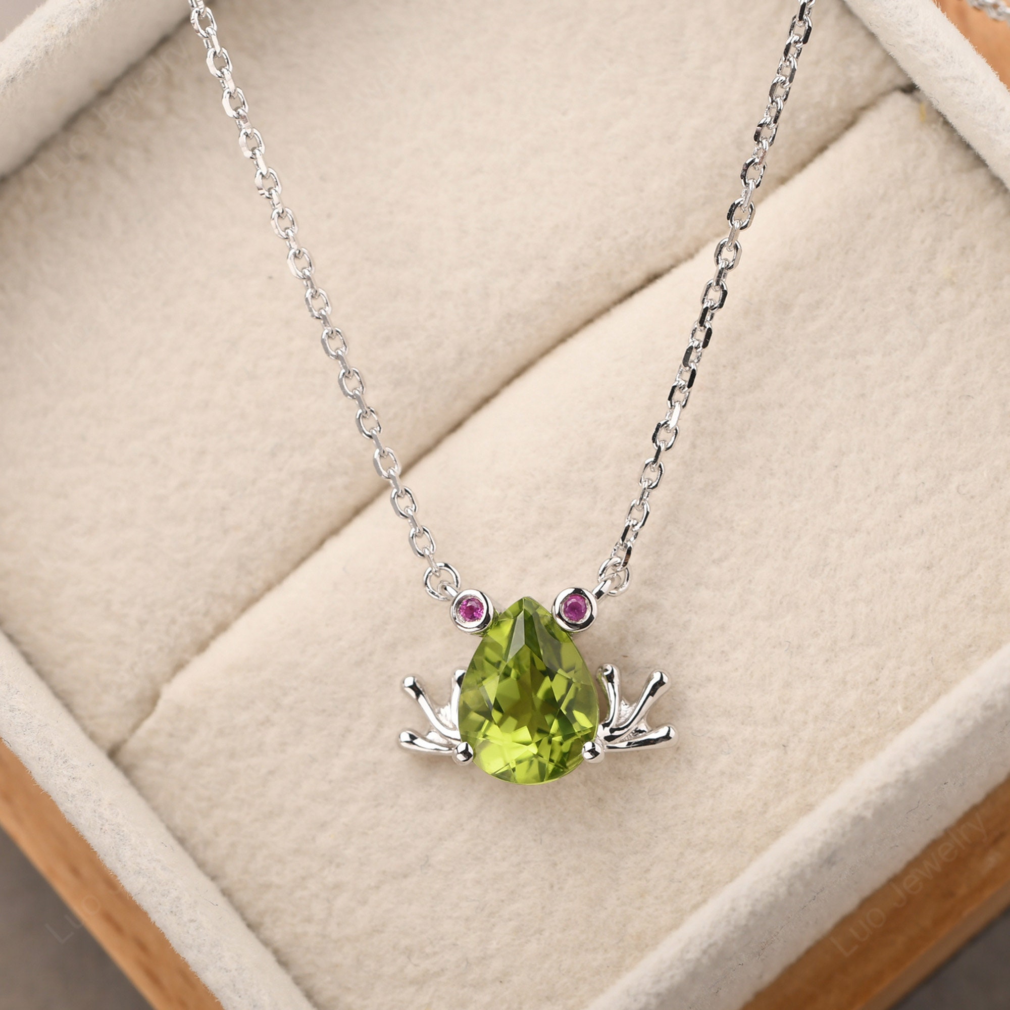 Emerald frog necklace discount