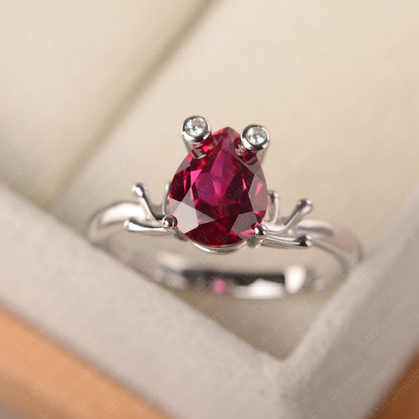 Luck ring, frog ring, ruby statement ring