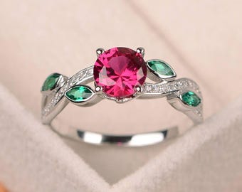 ユニークなルビーターテルリング、オーバルカットステートメントリング