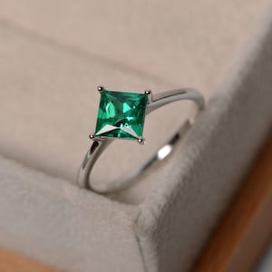 Anillo de esmeralda verde, piedra de nacimiento de mayo, solitario de piedras preciosas, anillo de compromiso para ella. imagen 1