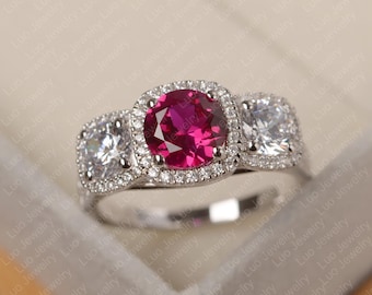 Anello con rubino, anello con taglio rotondo, anello in argento con rubino, anello in oro con rubino, anello nuziale con rubino, pietra portafortuna di luglio