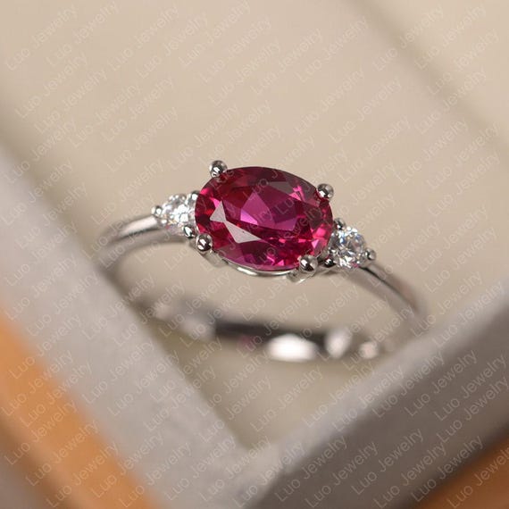 ラボルビーの婚約指輪、オーバルカットの7月の誕生石リング、女性用