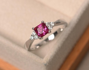 Robijnrode statementring, prinsessenslijpsel, geboortesteen juli, sterlingzilver, kleine rode edelsteenring