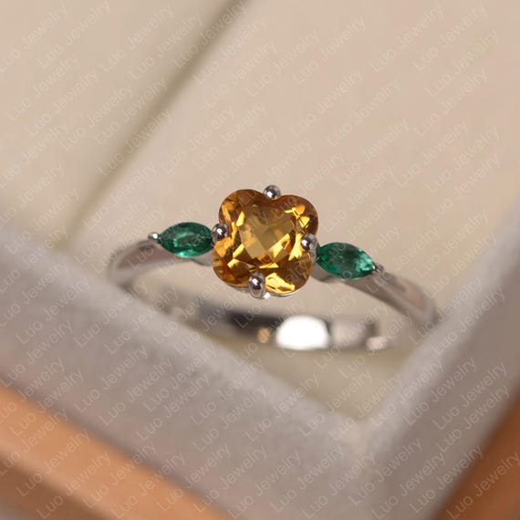 【みかん】花形リング 緑色ストーン みかん】花形リング 緑色ストーン みかん】花形リング 緑色ストーン