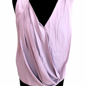 DVF Silk Lilac Lavender Pastel Color Flapper Top, Plunge Neck Sleeveless Draped Blouse, 20s Gatsby Style V-Neck Smart Formal Top Blouse Top