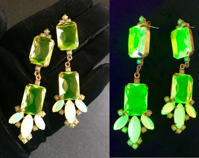 VASELINE URANIUM Glass Old Czech Drop Earrings, Art Deco Style Dangle