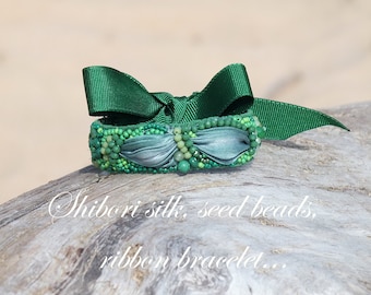 Groene shibori-zijde armbandchoker, lint sieraden met kralen