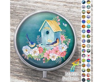 VOGELHAUS GRUEN Pillendose mit Wunschmotiv, Design Tablettenbox ist personalisierbar, Reisebegleiter für Pillen + Aufbewahrung kleiner Dinge