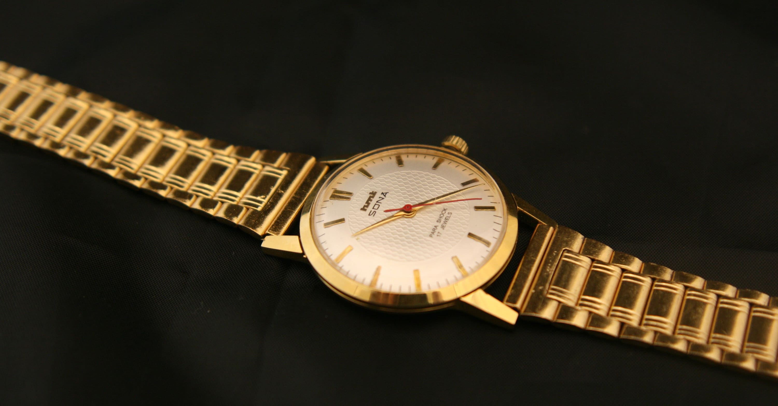 hmt sona quartz price