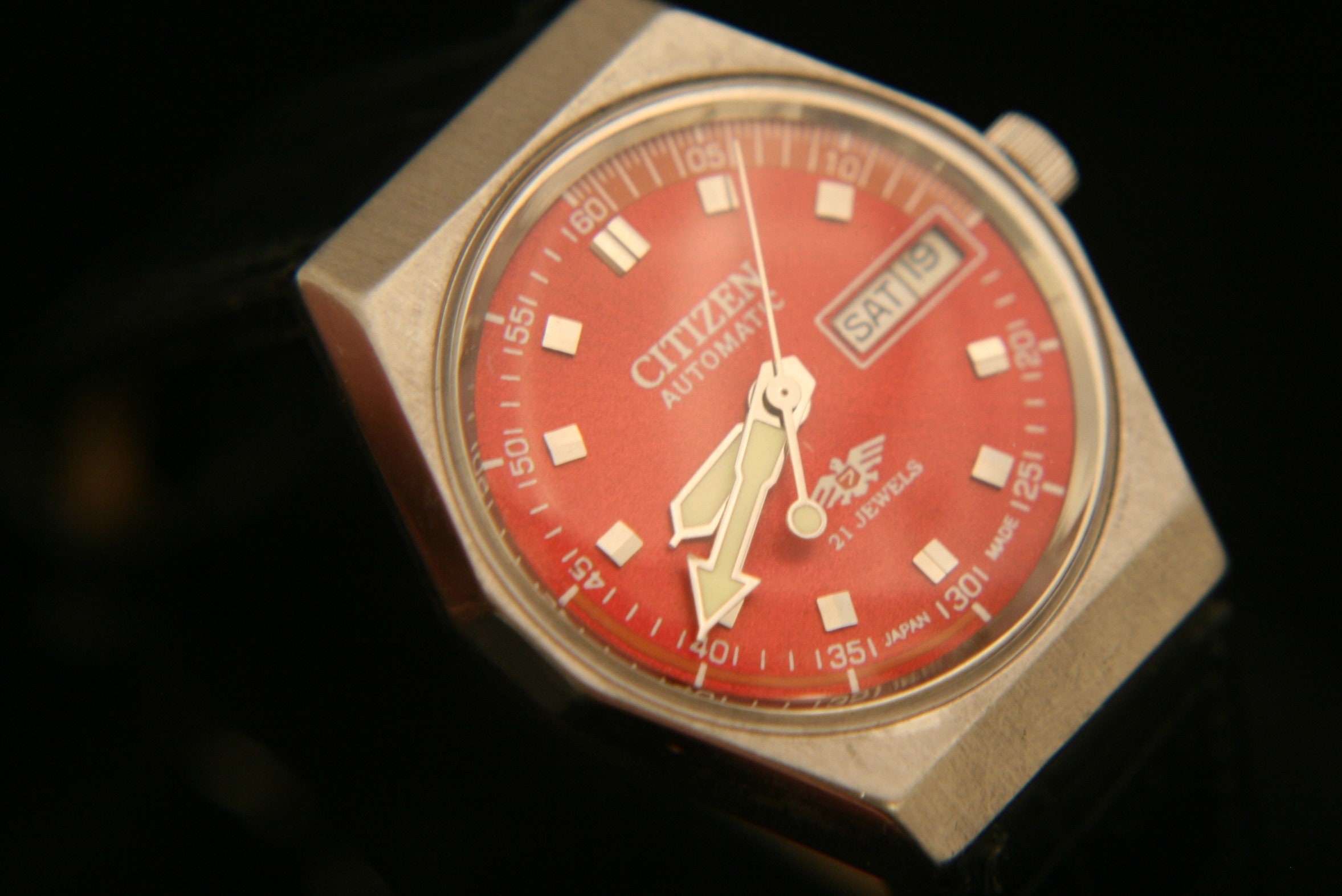 citizen red dial