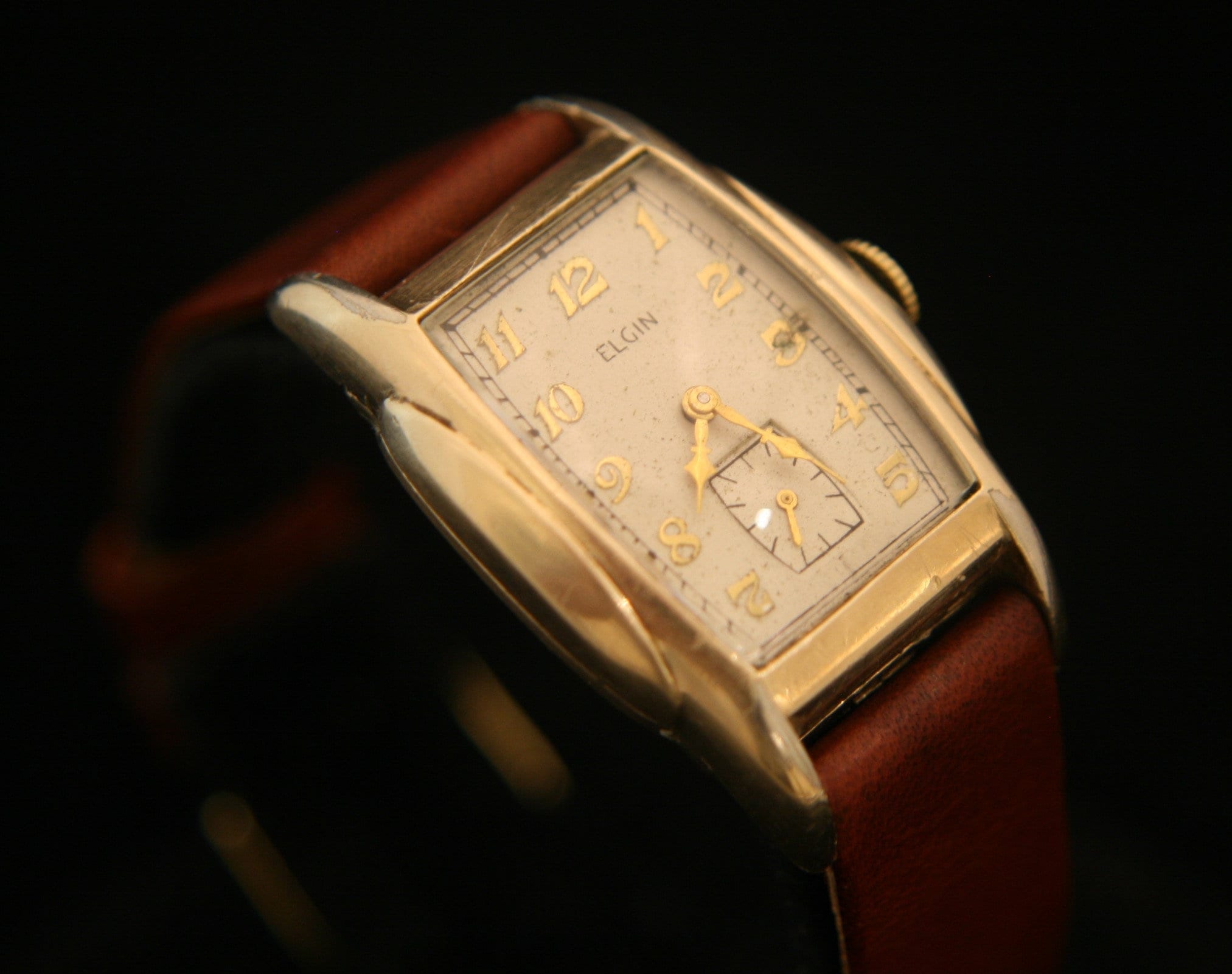 Beautiful men s vintage 1938 Elgin 10K gold filled dress 15 jewel wristwatch. Tonneau step side case new crystal running strong