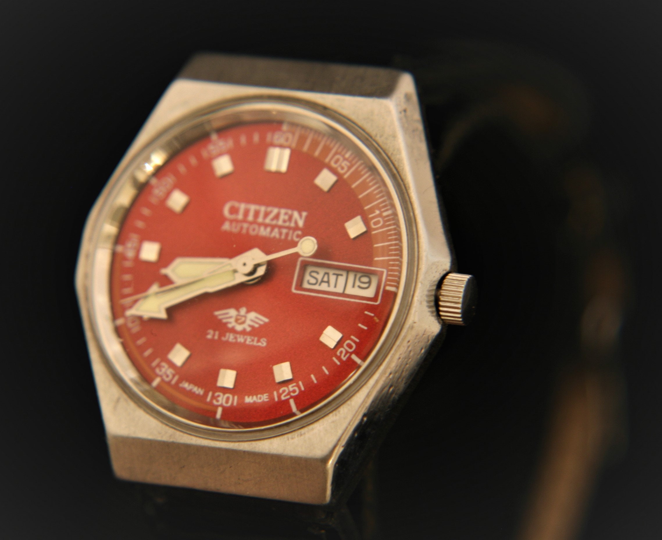 citizen red dial