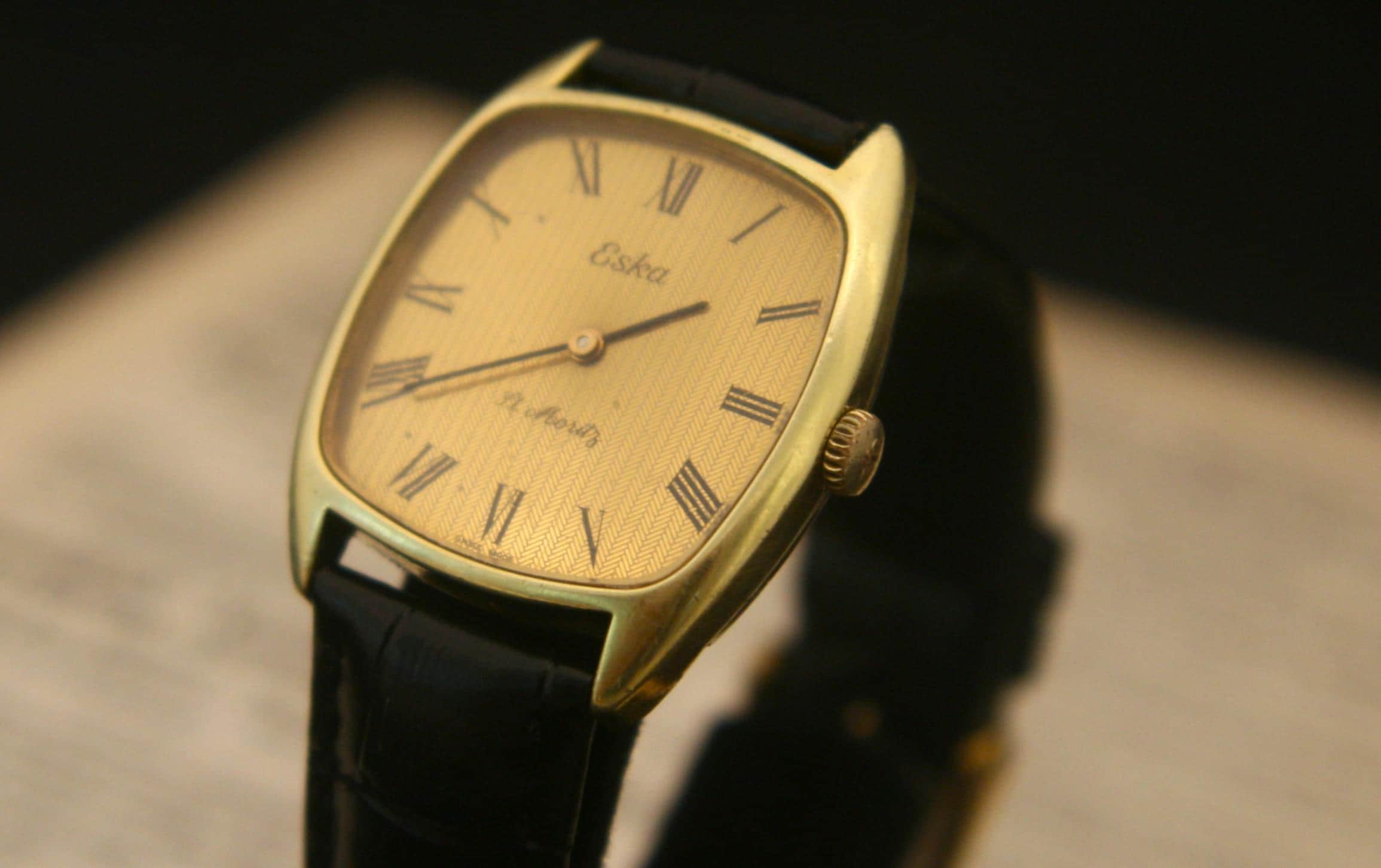 古いESKA手巻き腕時計タンク ESKA TANK 稼動美品 １９８０年代以降 古いESKA手巻き腕時計タンク ESKA TANK 稼動美品 1980年代以降