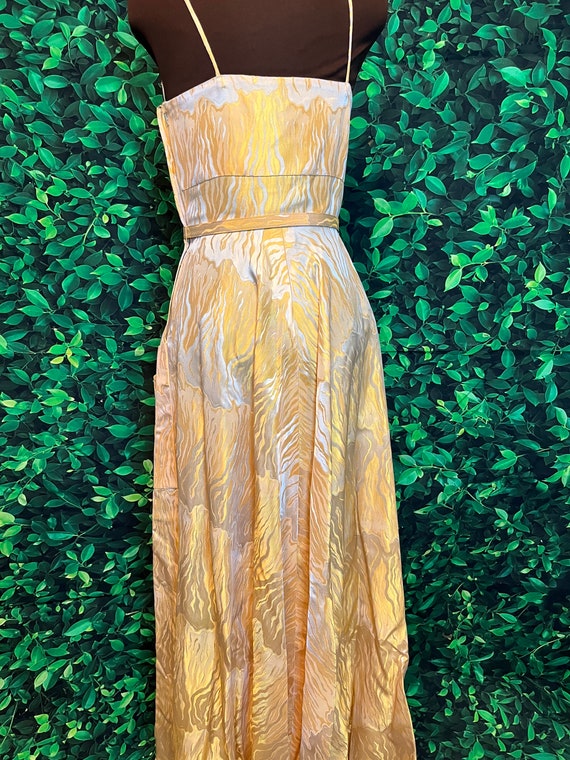 Gorgeous vintage gold gown with pockets - image 3