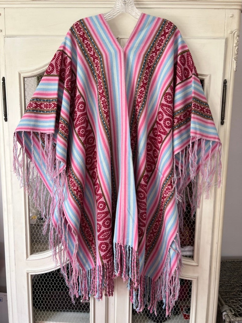 Andean Woven Poncho Pink 画像 1