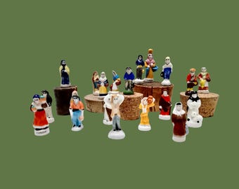20 mieszanych figurek francuskich Santonów: Vintage Christmas Fèves Lot