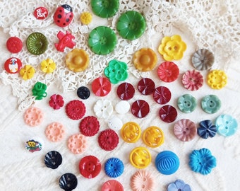 Vintage Bright Colours Plastic Buttons, Flower Buttons Job Lot Collection