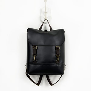 Sac à dos en cuir végétalien noir, sac à dos personnalisable, sac bandoulière minimaliste mi-long, sac à bandoulière convertible noir, sac à dos pour femme