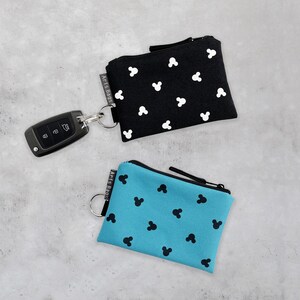 Mickey Mouse Mini Zipper Pouch Keychain, Cute Disney Coin Purse, Gift Idea with Bulk Discount, Small Wallet for Kids and Adults, Cute Gift