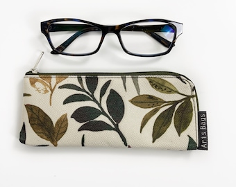 Floral Glasses Case, Glasses Pouch, Zippered Pouch, Women Eyeglasses Case, Zippered Sunglasses Purse, Small Flowers Purse, Mini  Zipp Bag