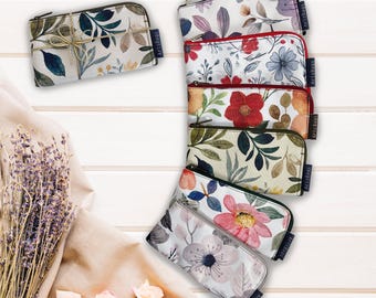 Handgemaakte gewatteerde brillenkoker met bloemen: reisetui en make-uptasje