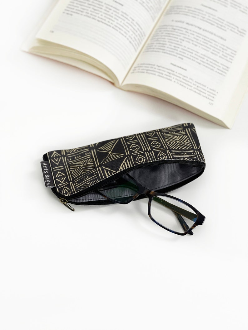 Floral Glasses Case, Glasses Pouch, Zippered Pouch, Women Eyeglasses Case, Zippered Sunglasses Purse, Small Flowers Purse, Mini Zipp Bag image 4