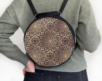 Kreis Designer Rucksack für Frauen, schwarzer Mandala Rucksack, funktionelle runde Tasche, Boho Crossbody Bag, modische Schultertasche