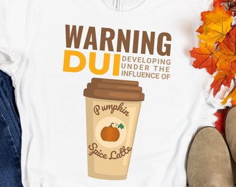 Funny IT Professional Shirt Coffee Lover Camiseta para Coder Gift Pumpkin Spice Latte Humor