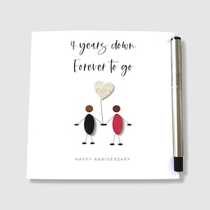 Carte pour les 4 ans de mariage Linge de famille 4 ans plus bas Petites personnes ethniques lui elle
