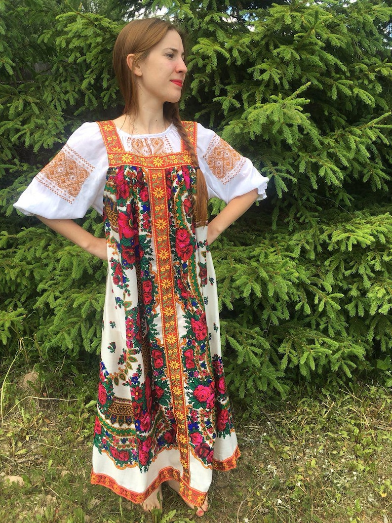 Russian traditional slavic dress Sarafan from Pavlovo Posad | Etsy