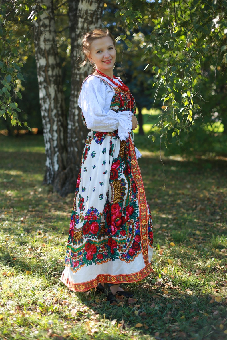 Russian traditional slavic dress Sarafan from Pavlovo Posad | Etsy