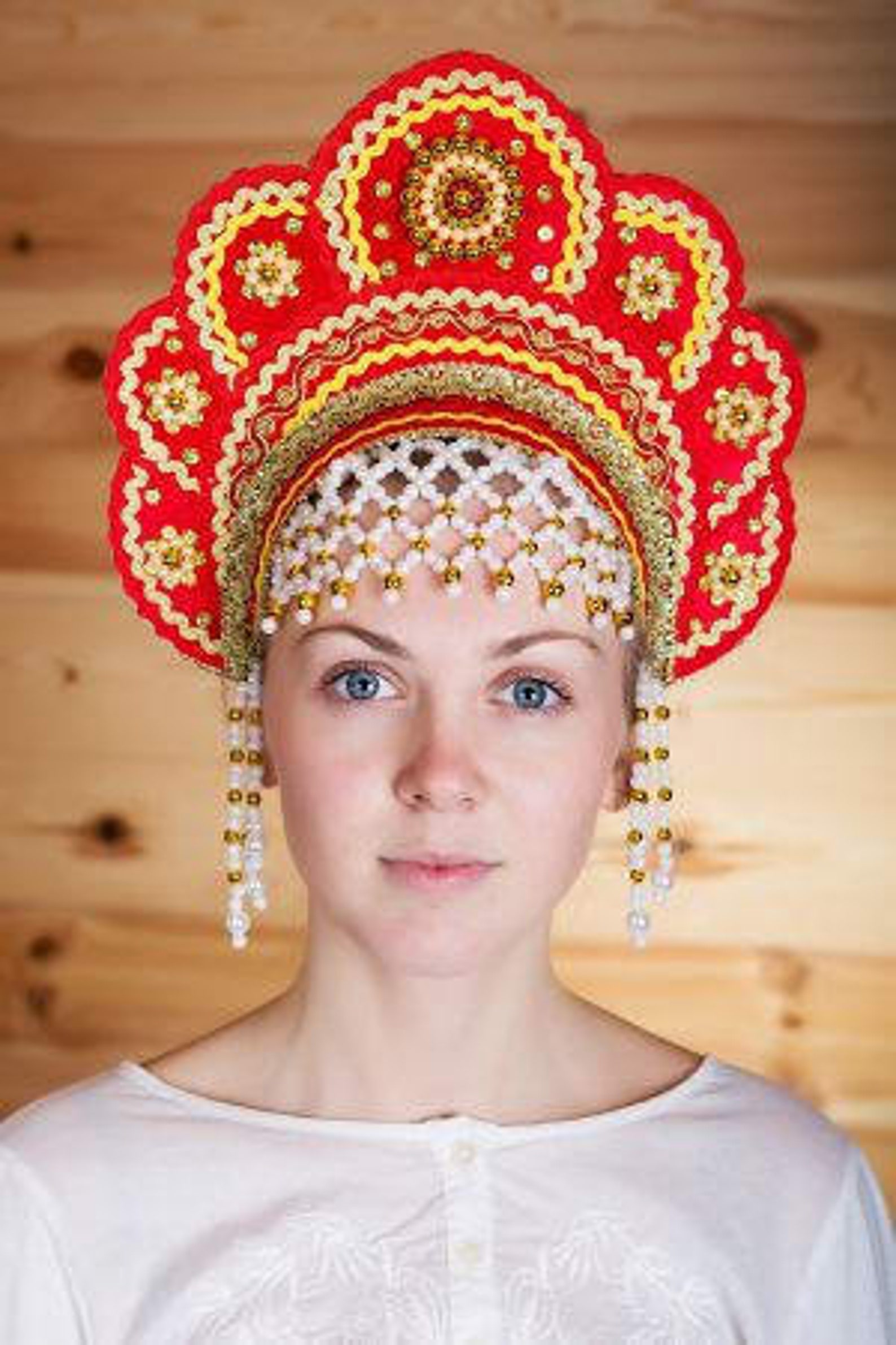 Кокошник Елена. Кокошник русский народный. Кокошник красный для девочки. Красный народный кокошник. Русский кокошник. Кокошник Елена. Кокошник русский народный. Кокошник красный для девочки. Красный народный кокошник.