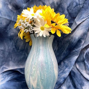 Color-shift fluid art Bouquet vase in shades of blue and a hint of purple