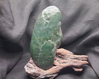 Piedra de jade nefrita azul verdosa de Big Sur.