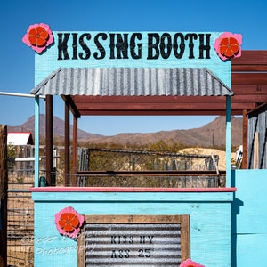 Kiss My Ass Sign, The Kissing Booth, Texas Wall Art, Southwest Decor Humor, Funny Gifts, Farmhouse Decor, County Fair,