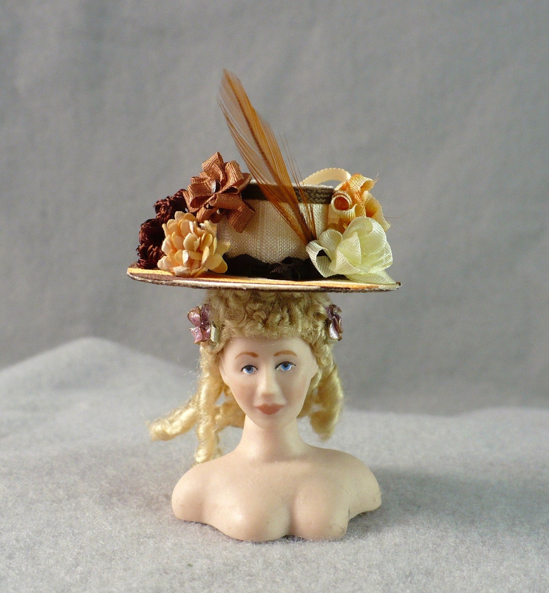 Cappello Da Donna In Miniatura Scala 1:12 – Uncinetto Multicolore Fatto A Mano – Tumdee UK