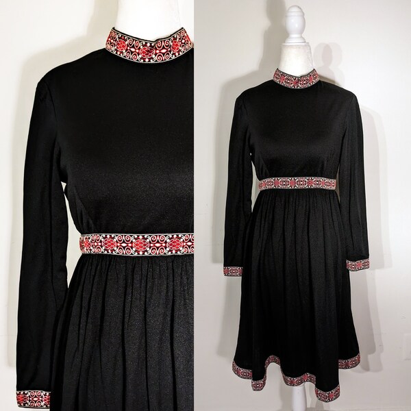 Années 60/70 | Tour de taille de 28 po. | Robe vintage noire à manches longues et col roulé