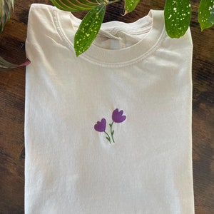 Minimalist Tulip Embroidered T-shirt