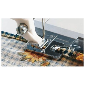 Viking smalle zoomvoet 5 mm #4118517-45 voor middelzware stoffen - zigzagsteken