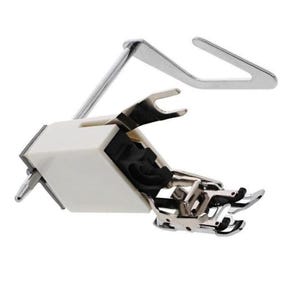 シンガーミシン用ガイド付きプレミアムウォーキングフット - 斜めシャンク #P60448